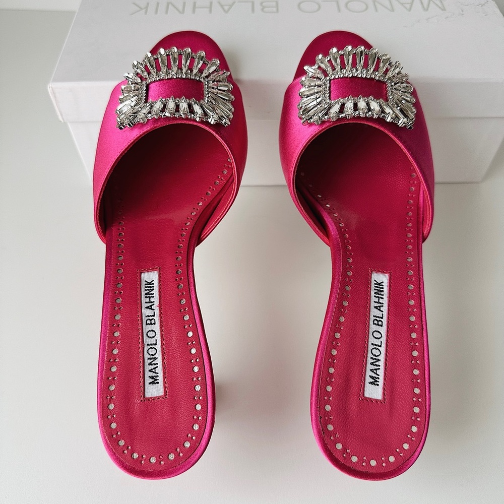 ✨New MANOLO BLAHNIK Laalita Satin Crystal Buckle Open Toe Mule Sandals Size 37.5 - Picture 10 of 16
